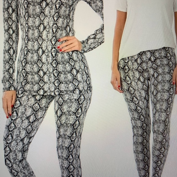 - Zenanna Microfiber Set NWT - Picture 1 of 6